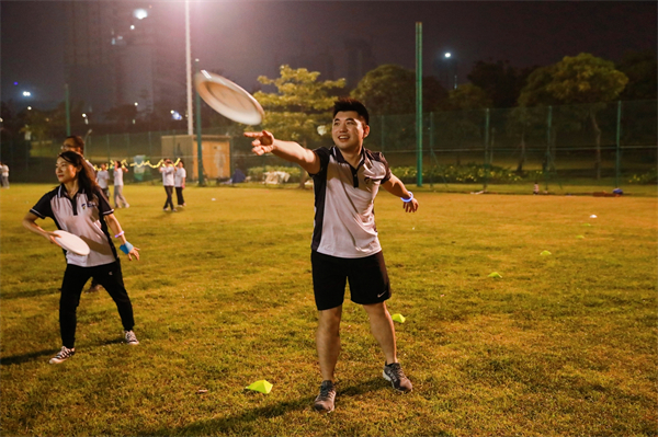 深港联谊丨大湾区金融家俱乐部深秋运动会之飞盘联谊赛点燃球场