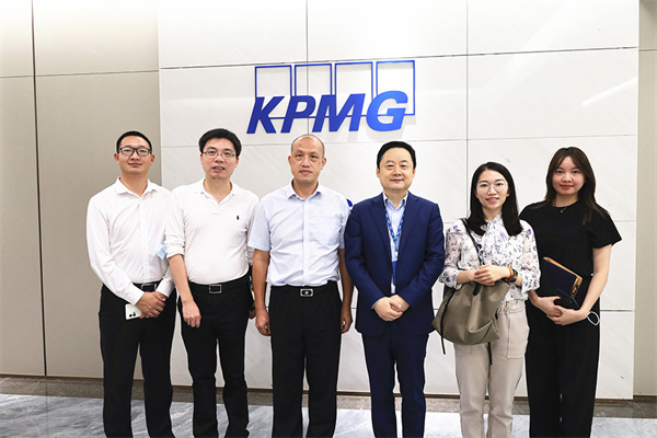 工作动态丨前海金融同业公会协同会员单位前海联通参观毕马威智能创新空间