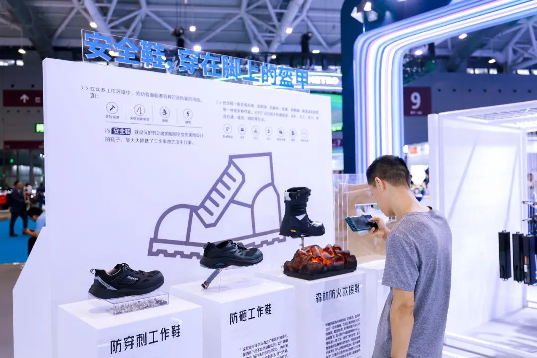 理事动态 | 科技感拉满!微众银行首次亮相第二十六届高交会,以金融创新助力企业科技创新