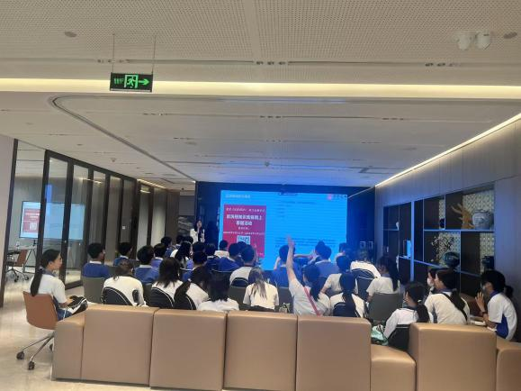 会员动态 | 华泰证券深圳平安金融中心证券营业部开展“反洗钱知识进校园——走近中学生”宣传活动